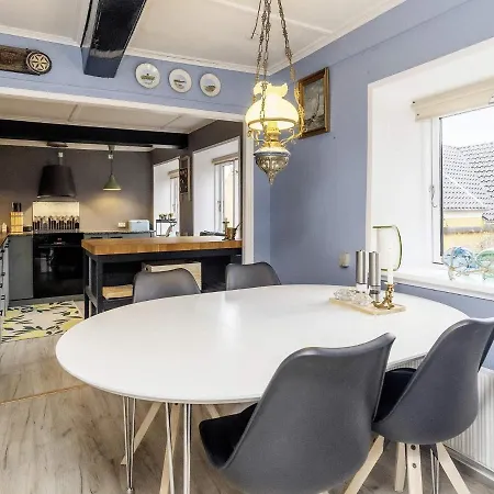 4 Person In Marstal-by Traum *